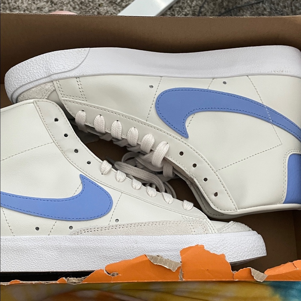 Nike White and Blue Blazer Mid ‘77 size 8.5 brand new